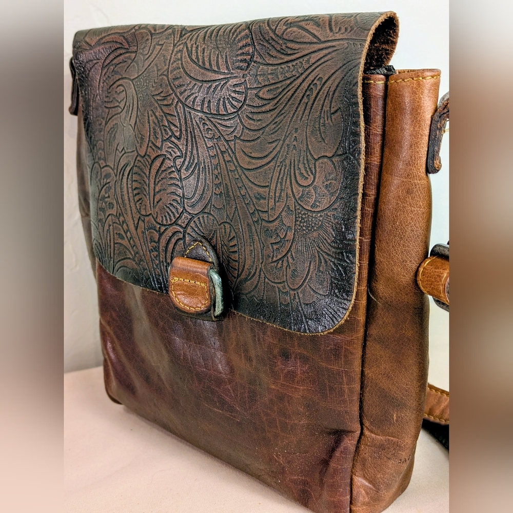 Jack Georges Brn leather crossbody/messenger bag w/floral Paisley Embroidery